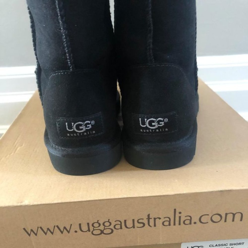Brand New Uggs Classic Short Size 7
